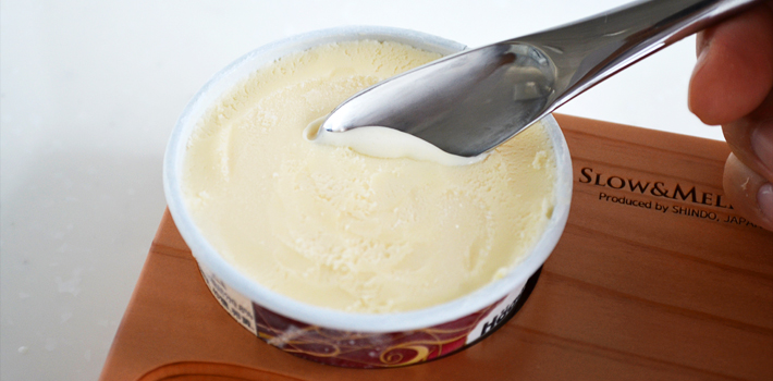 熱伝導のアイスクリームスプーンで食べるアイスはなぜ美味しくなるのか？